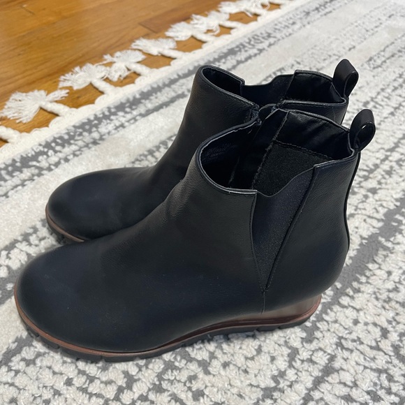 Wedged boots like new. Very comfortable - Picture 1 of 4